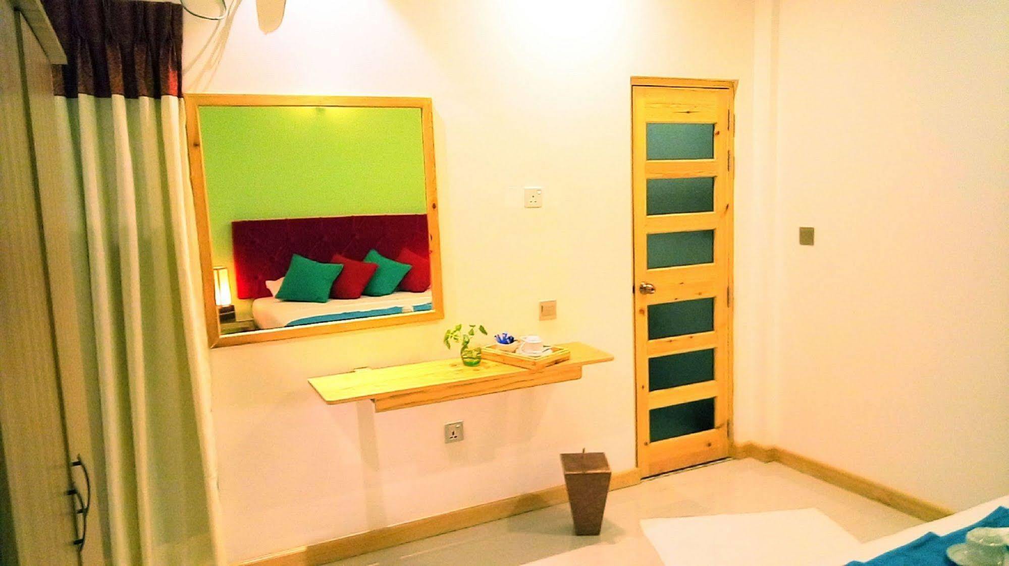 Select Village Maafushi Exterior foto